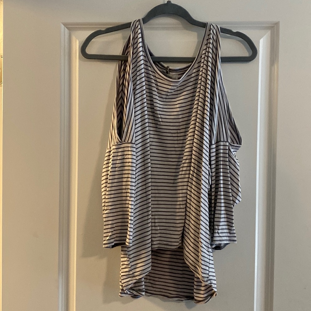 Open shoulder long sleeve